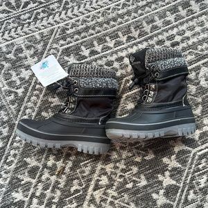 Dream Pairs brand new little kids snow boots size 10